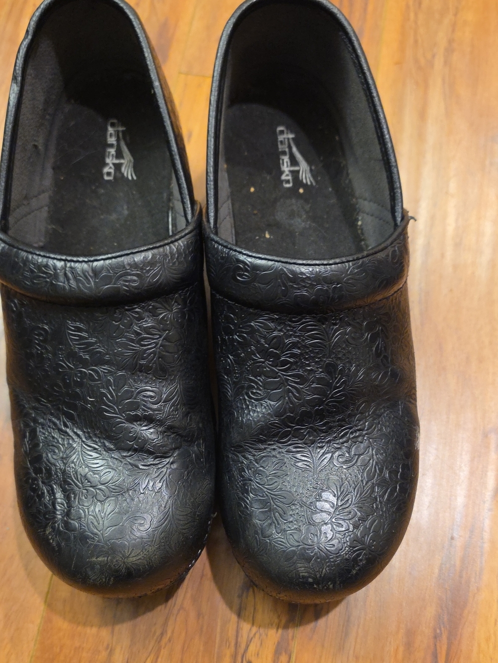 Dansko Black Embossed Floral Leather Clogs 42 Or 10.5